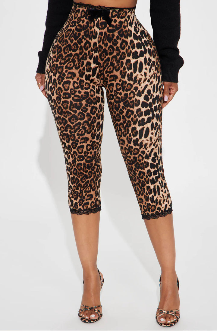 Florentina Lace Trim Capri Legging