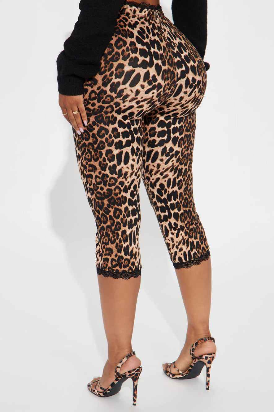 Florentina Lace Trim Capri Legging